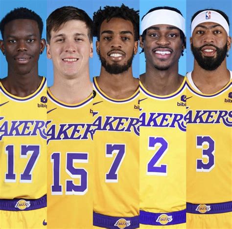lakers starting lineup today